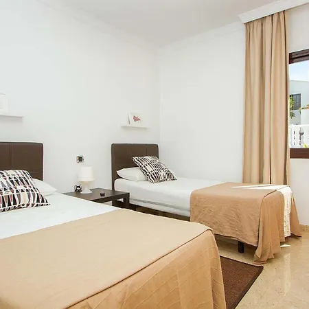 Puerto Del Carmen Sleeps 4 Air Con Wifi Villa Puerto del Carmen (Lanzarote)