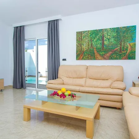 Puerto Del Carmen Sleeps 4 Air Con Wifi Villa *
