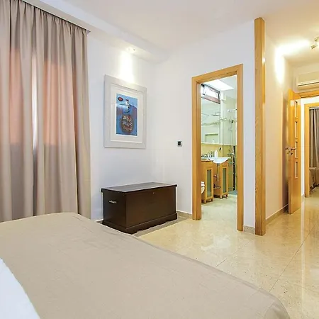 Puerto Del Carmen Sleeps 4 Air Con Wifi