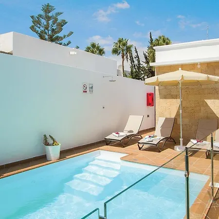 Puerto Del Carmen Sleeps 4 Air Con Wifi Villa Puerto del Carmen